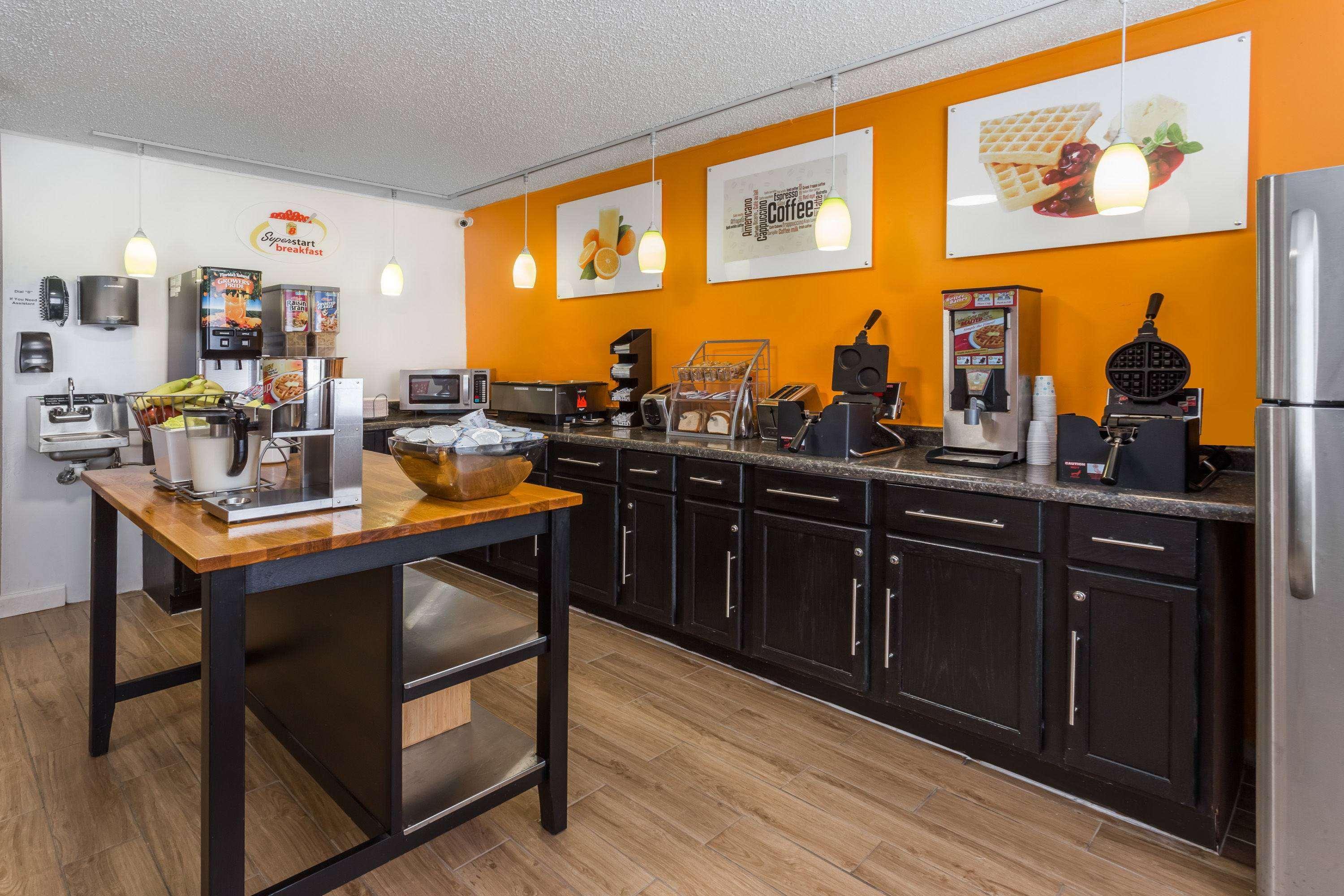 ซูเปอร์ 8 บาย วินด์แฮม ดูบิวก์/กาเลนา แอเรีย Motel Dubuque ภายนอก รูปภาพ