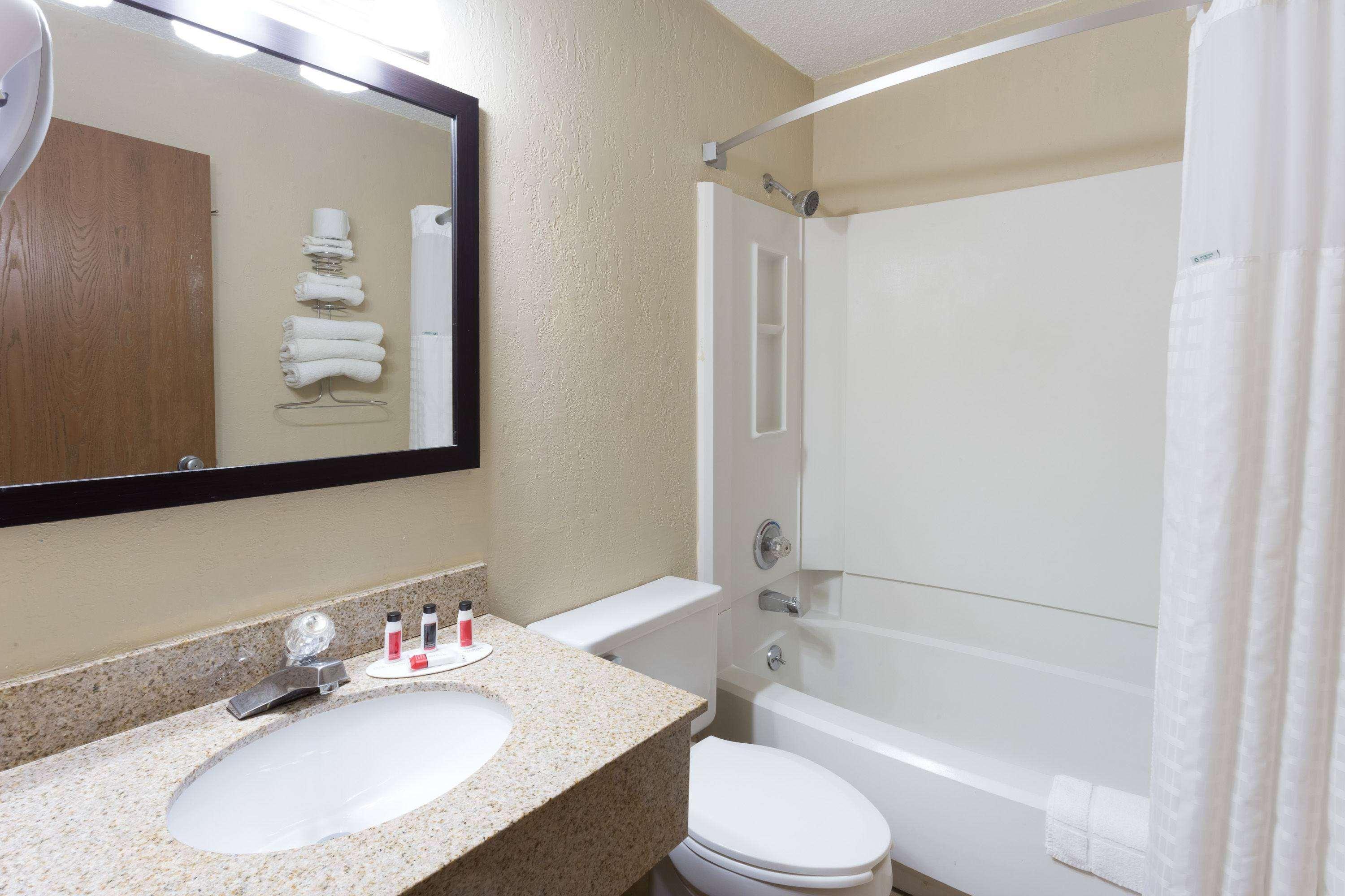 ซูเปอร์ 8 บาย วินด์แฮม ดูบิวก์/กาเลนา แอเรีย Motel Dubuque ภายนอก รูปภาพ