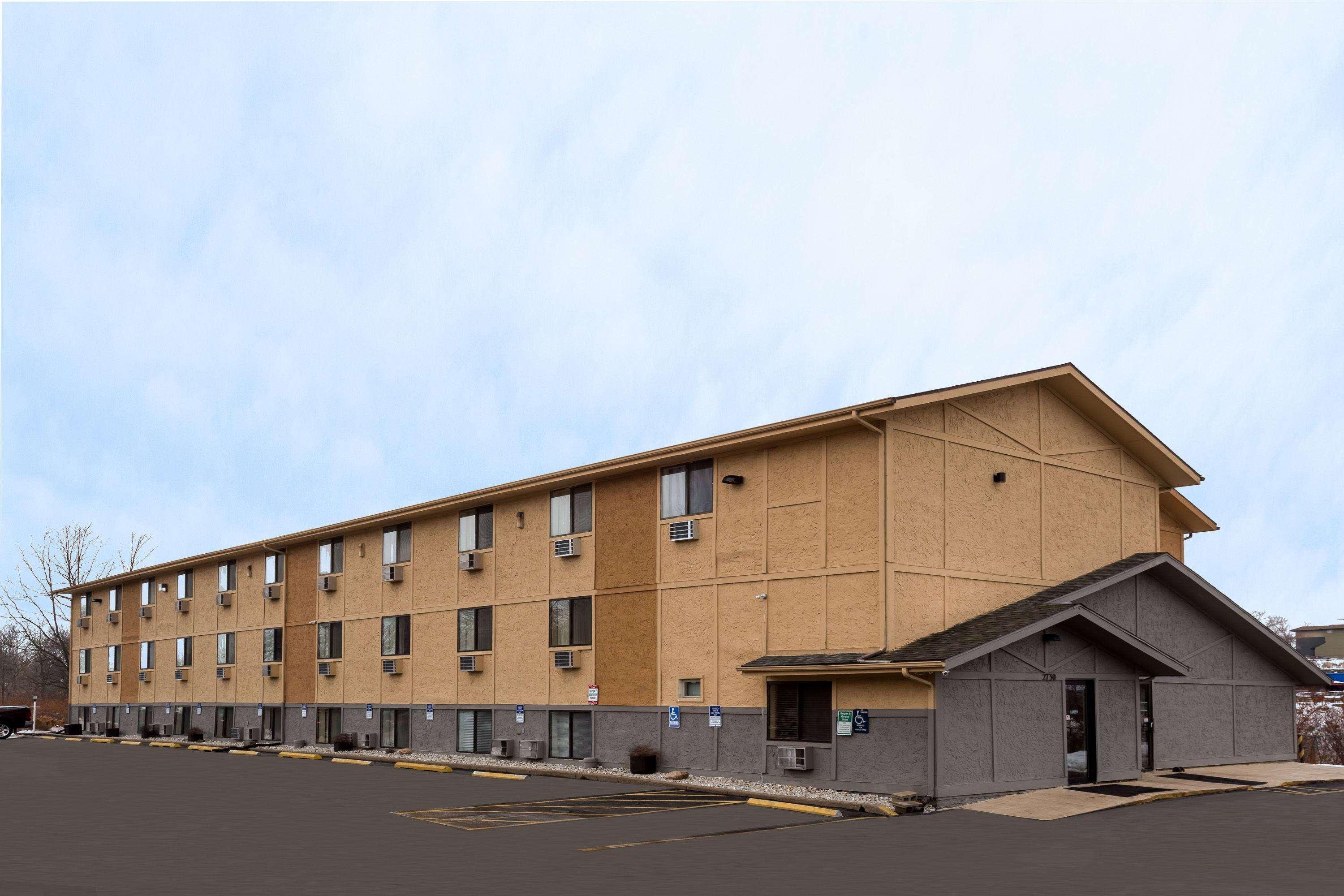 ซูเปอร์ 8 บาย วินด์แฮม ดูบิวก์/กาเลนา แอเรีย Motel Dubuque ภายนอก รูปภาพ