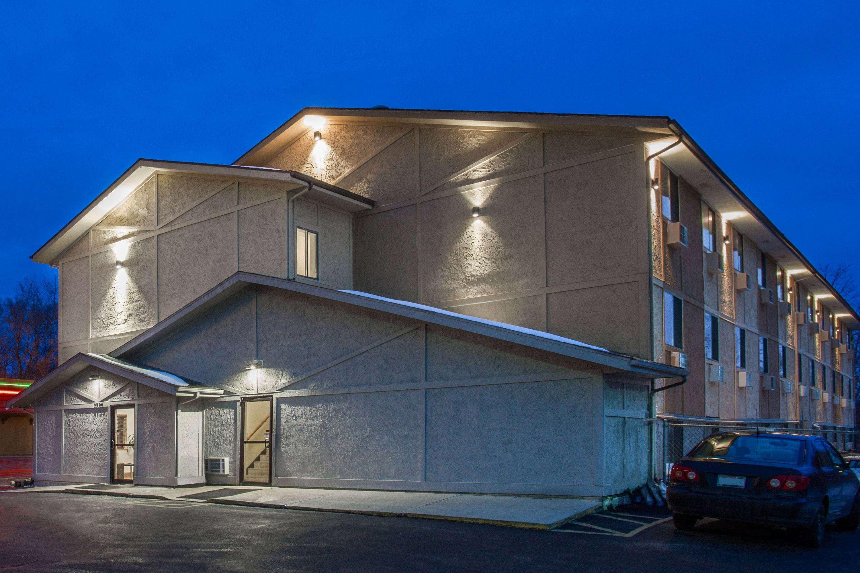 ซูเปอร์ 8 บาย วินด์แฮม ดูบิวก์/กาเลนา แอเรีย Motel Dubuque ภายนอก รูปภาพ