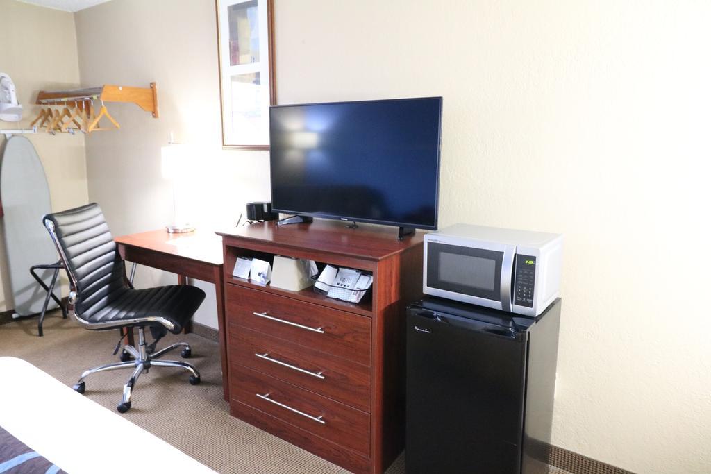 ซูเปอร์ 8 บาย วินด์แฮม ดูบิวก์/กาเลนา แอเรีย Motel Dubuque ภายนอก รูปภาพ