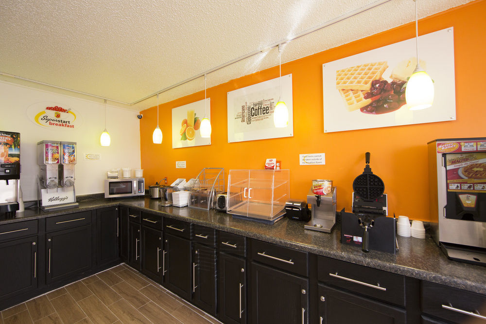 ซูเปอร์ 8 บาย วินด์แฮม ดูบิวก์/กาเลนา แอเรีย Motel Dubuque ภายนอก รูปภาพ