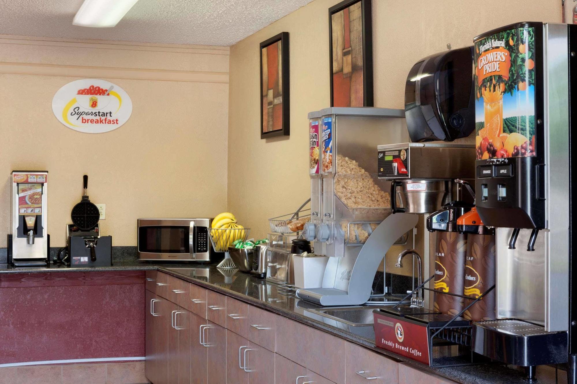 ซูเปอร์ 8 บาย วินด์แฮม ดูบิวก์/กาเลนา แอเรีย Motel Dubuque ภายนอก รูปภาพ