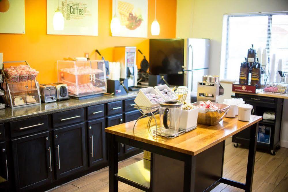 ซูเปอร์ 8 บาย วินด์แฮม ดูบิวก์/กาเลนา แอเรีย Motel Dubuque ภายนอก รูปภาพ