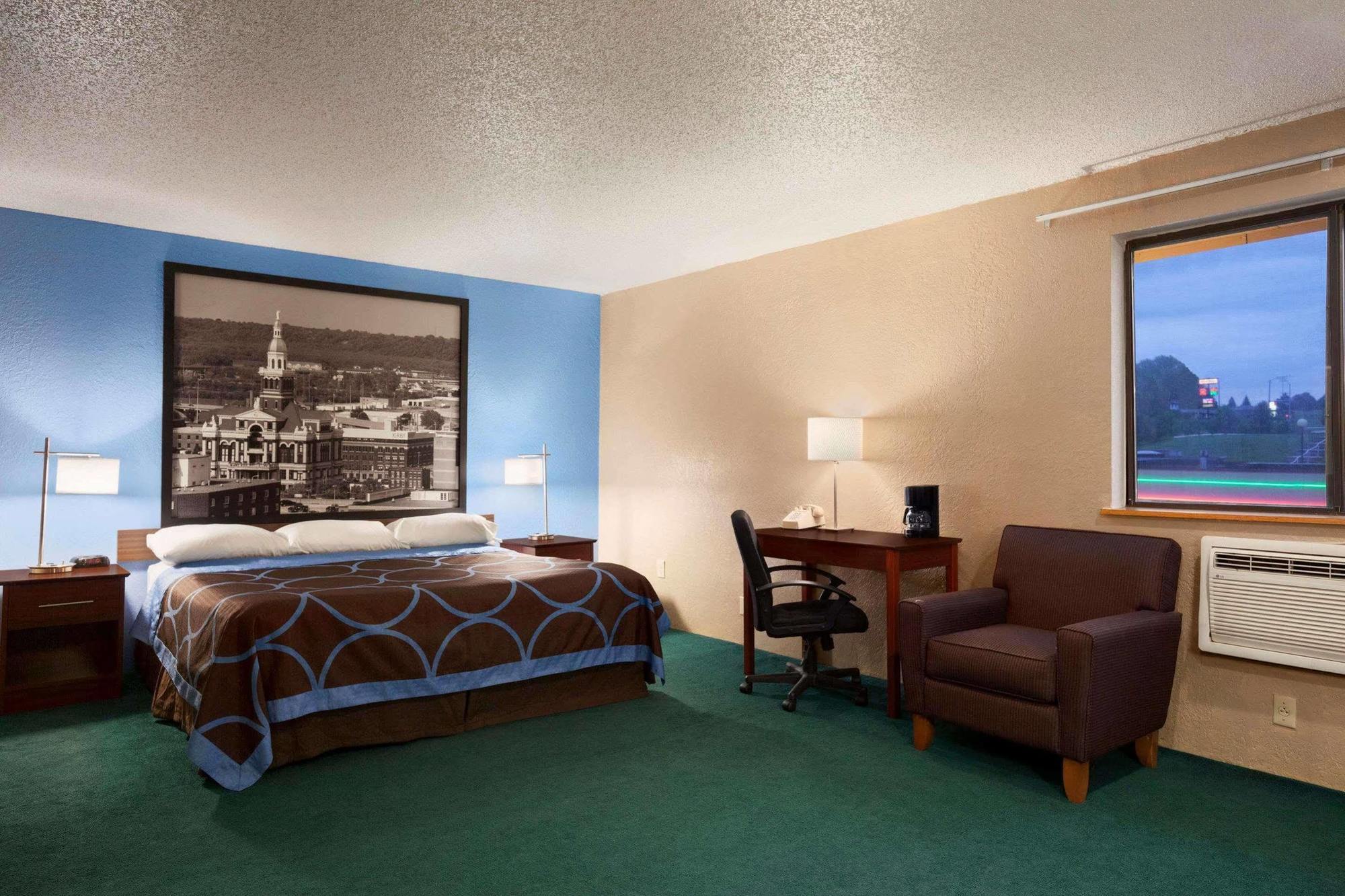 ซูเปอร์ 8 บาย วินด์แฮม ดูบิวก์/กาเลนา แอเรีย Motel Dubuque ภายนอก รูปภาพ
