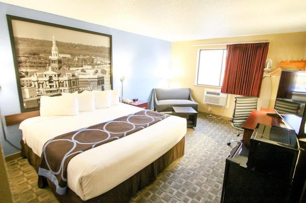 ซูเปอร์ 8 บาย วินด์แฮม ดูบิวก์/กาเลนา แอเรีย Motel Dubuque ภายนอก รูปภาพ