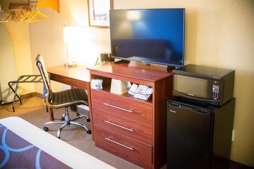 ซูเปอร์ 8 บาย วินด์แฮม ดูบิวก์/กาเลนา แอเรีย Motel Dubuque ภายนอก รูปภาพ