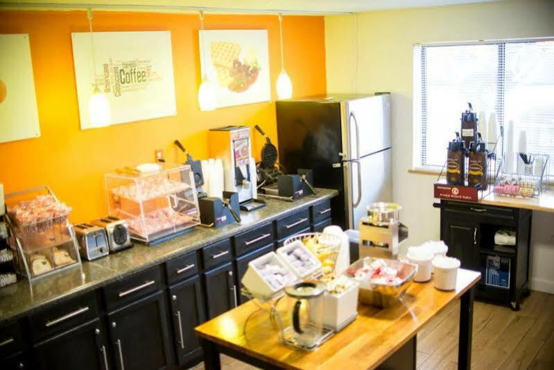ซูเปอร์ 8 บาย วินด์แฮม ดูบิวก์/กาเลนา แอเรีย Motel Dubuque ภายนอก รูปภาพ